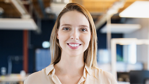 Junge Beamtin der Bundeswehr Junge Beamtin der Bundeswehr